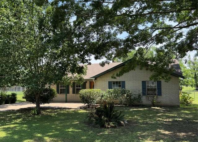 Property at 405 Lynch St, Smithville, TX 78957, 3 beds, 1.5 baths