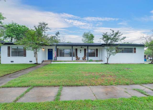 Property at 214 N Avenue C, Elgin, TX 78621, 3 beds, 2 baths