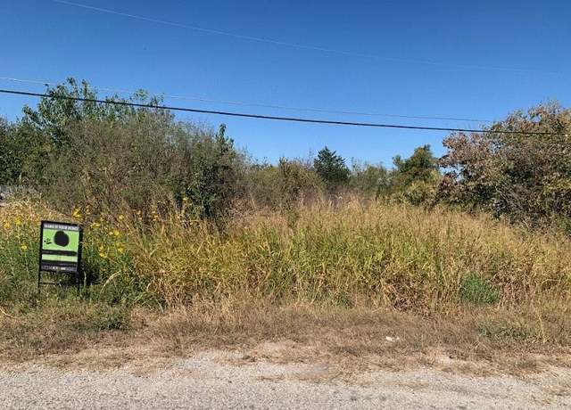 Property at 1121 Miller St, Taylor, TX 76574
