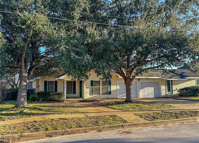 Property at 501 W Buffalo St, Caldwell, TX 77836, 4 beds, 4 baths