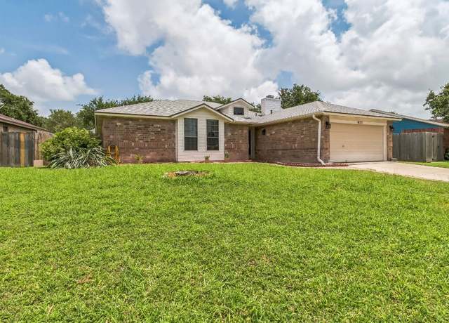 Property at 6121 Brockhampton St, Corpus Christi, TX 78414, 4 beds, 2 baths