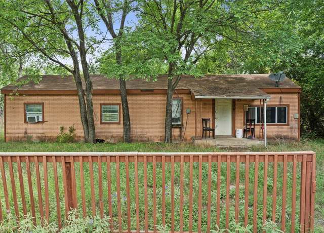 Property at 506 Hickory St, Bastrop, TX 78602, 3 beds, 1 bath
