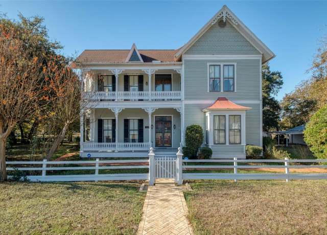 Property at 541 N Main St, La Grange, TX 78945, 5 beds, 4 baths