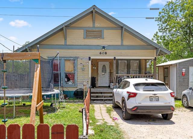 Property at 608 E Pecan St, Taylor, TX 76574, 3 beds, 2 baths