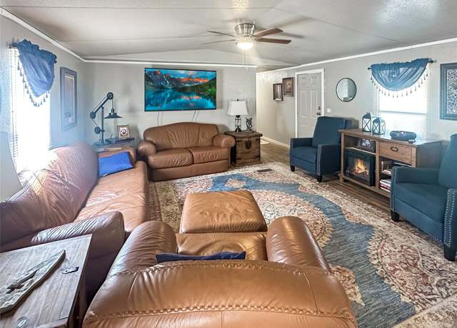 Property at 495 Cr 131 Rd, Hallettsville, TX 77964, 3 beds, 2 baths