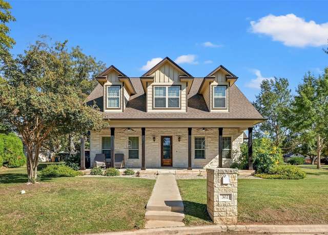 Property at 302 Columbine St, Marble Falls, TX 78654, 4 beds, 3.5 baths