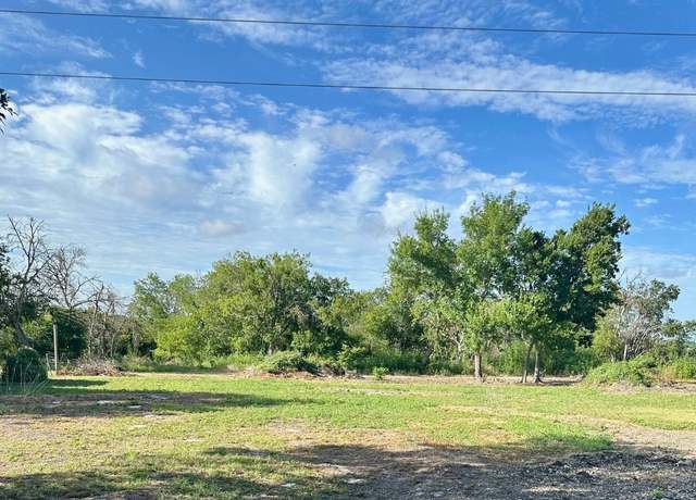 Property at 600 E Pecan St, Taylor, TX 76574