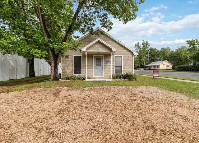 Property at 300 Bishop St, Smithville, TX 78957, 4 beds, 2 baths