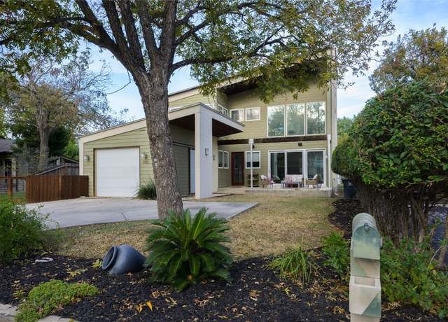 Property at 950 Mulberry Ave, New Braunfels, TX 78130, 3 beds, 2.5 baths