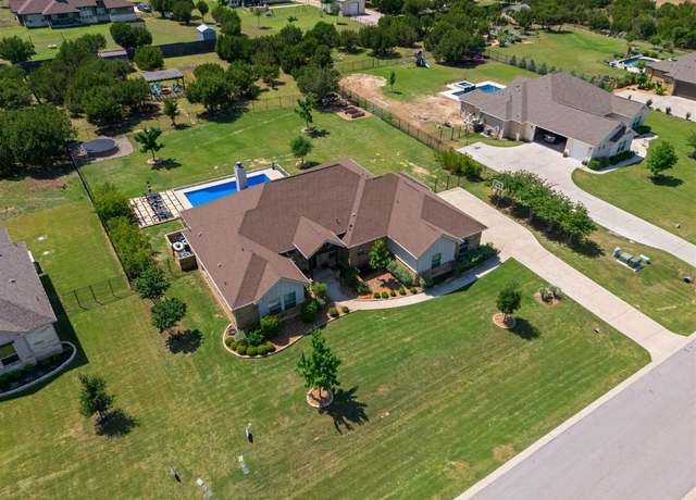 Property at 304 Joya Dr, Liberty Hill, TX 78642, 4 beds, 3 baths