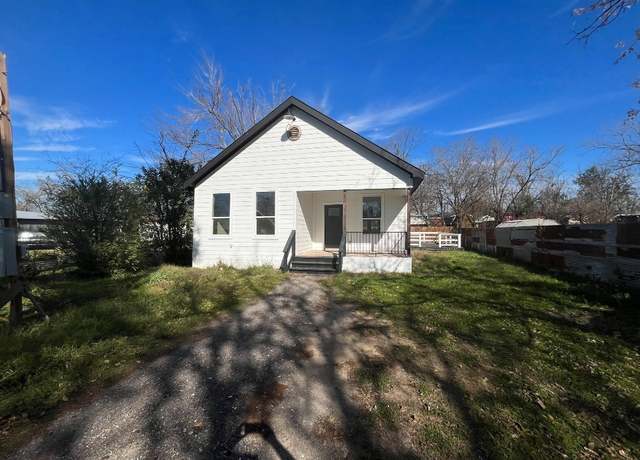 Property at 115 W Ila St, Elgin, TX 78621, 3 beds, 2 baths