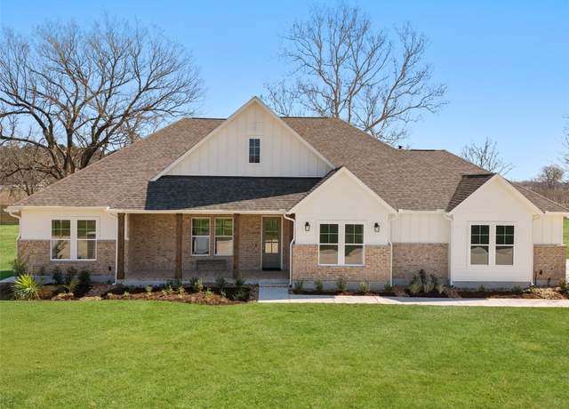 Property at 151 Moonlight Dr, Smithville, TX 78957, 4 beds, 4.5 baths