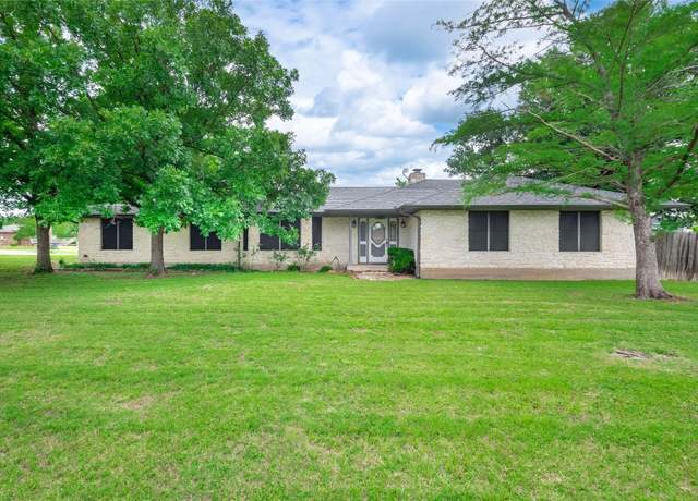 Property at 412 N 8th St, Jarrell, TX 76537, 3 beds, 2 baths