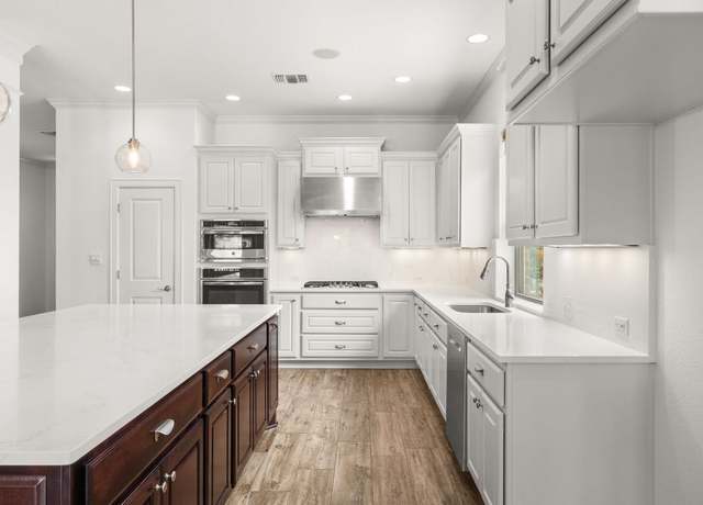 Property at 5701 Cherokee Draw Rd, Austin, TX 78738, 4 beds, 3.5 baths
