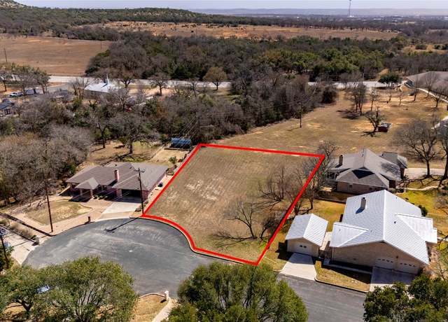 Property at 2009 Woodway Ct, Fredericksburg, TX 78624