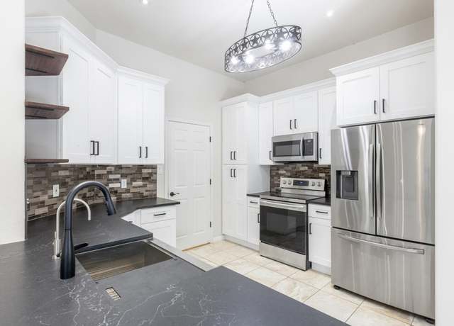 Property at 10 Lakewood Cir, Wimberley, TX 78676, 3 beds, 2 baths