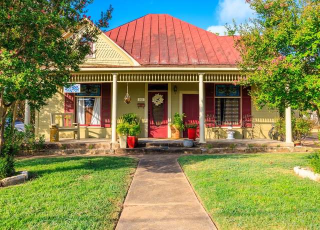Property at 303 W Austin St, Fredericksburg, TX 78624, 3 beds, 2 baths