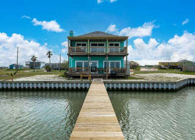 Property at 139 Lakeshore Dr, Rockport, TX 78382, 4 beds, 3 baths