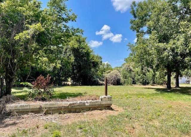 Property at 806 N Madison Ave, Cameron, TX 76520