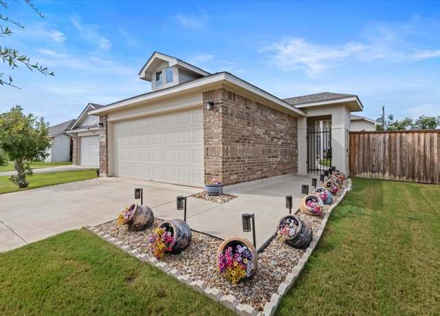 Property at 214 Driftwood Ln, Bastrop, TX 78602, 3 beds, 2 baths