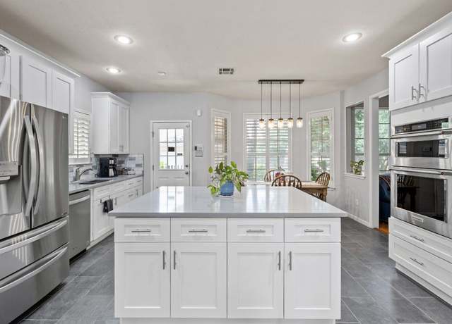 Property at 6804 Robert Dixon Dr, Austin, TX 78749, 5 beds, 3.5 baths