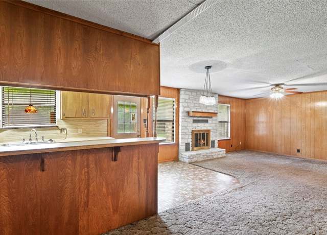 Property at 209 E Rector St, Manor, TX 78653, 3 beds, 2 baths