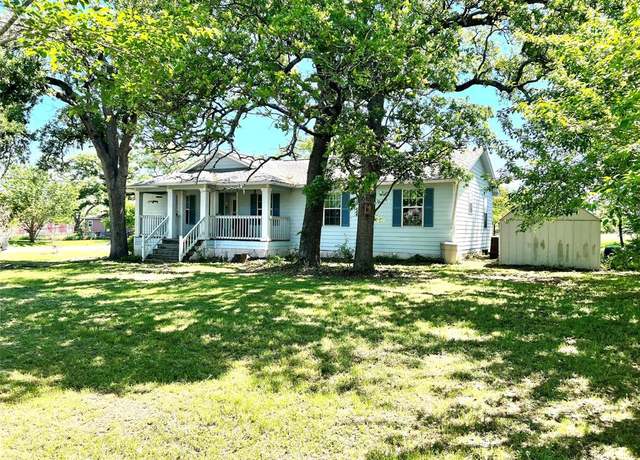 Property at 2105 W Gillis Ave, Cameron, TX 76520, 4 beds, 2 baths