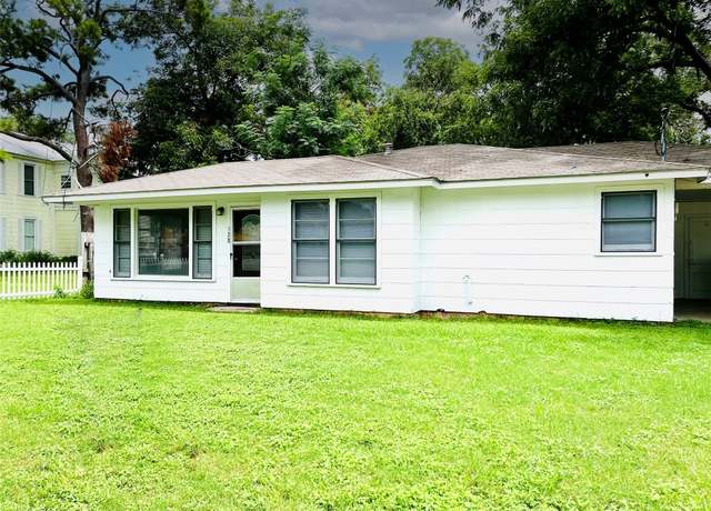 Property at 528 E Milam St, La Grange, TX 78945, 2 beds, 1 bath