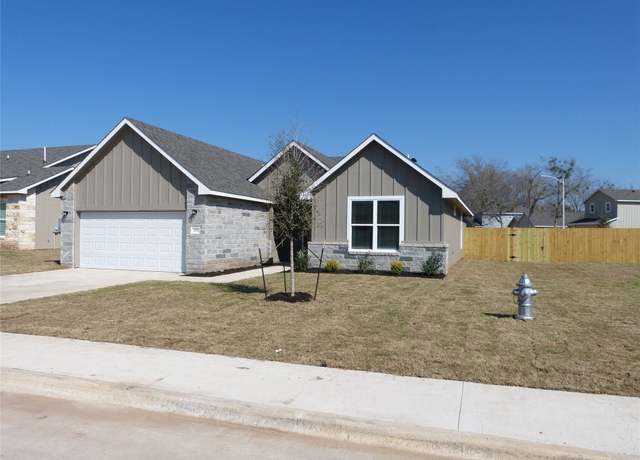 Property at 102 Callie St, Smithville, TX 78957, 3 beds, 2 baths