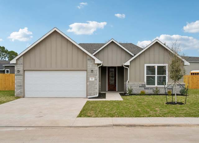 Property at 102 Callie St, Smithville, TX 78957, 3 beds, 2 baths