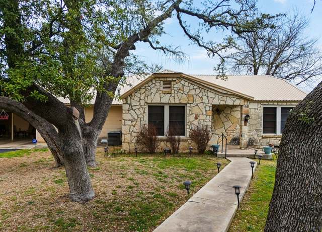 Property at 1003 Ridge St, Lampasas, TX 76550, 4 beds, 3 baths