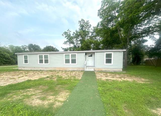 Property at 803 Highland Ave, Rockdale, TX 76567, 3 beds, 2 baths