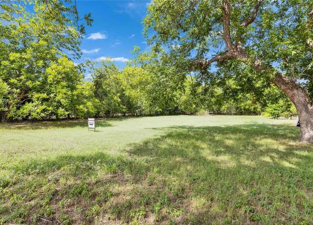Property at 900 Trinity St E, Lockhart, TX 78644