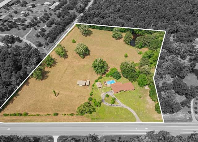 Property at 2208 Us Highway 96 S, Center, TX 75935, 4 beds, 2.5 baths