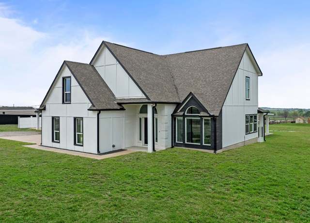 Property at 150 Huntclub Dr, Jarrell, TX 76537, 4 beds, 2.5 baths