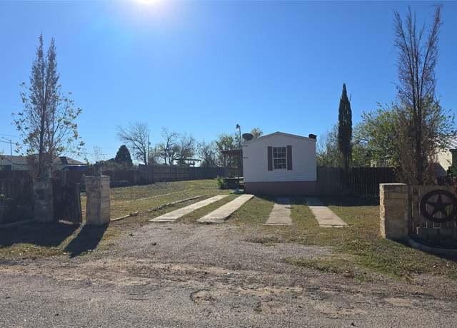 Property at 805 E Elm St, Burnet, TX 78611, 3 beds, 2 baths