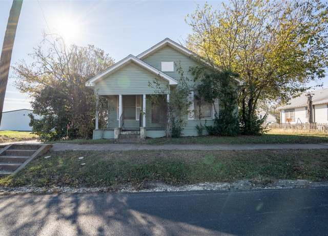 Property at 420 E 4th St, Taylor, TX 76574, 2 beds, 1 bath