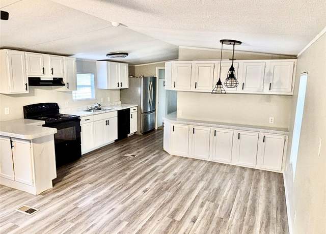 Property at 750 Oak Mdws, San Marcos, TX 78666, 4 beds, 2 baths