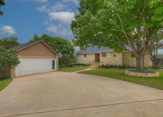 Property at 605 High Oaks Rd, Canyon Lake, TX 78133, 2 beds, 3 baths