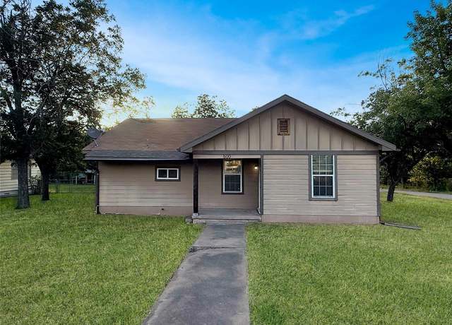 Property at 600 Sloan St, Taylor, TX 76574, 2 beds, 1 bath