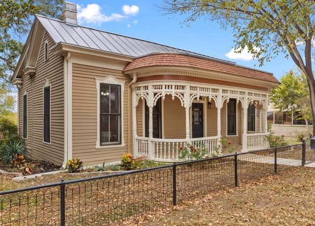 Property at 802 Main St, Bastrop, TX 78602, 4 beds, 5.5 baths