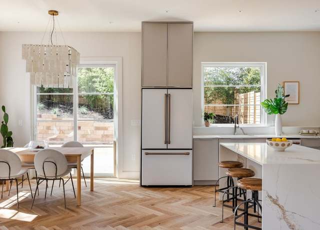 Property at 1802 Overhills Dr Unit A, Austin, TX 78721, 4 beds, 4.5 baths