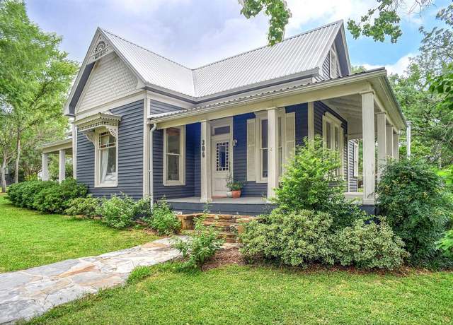 Property at 306 5th Ave, Smithville, TX 78957, 3 beds, 2 baths