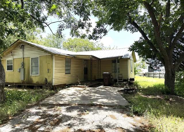 Property at 312 Laredo St, Lockhart, TX 78644, 3 beds, 1 bath
