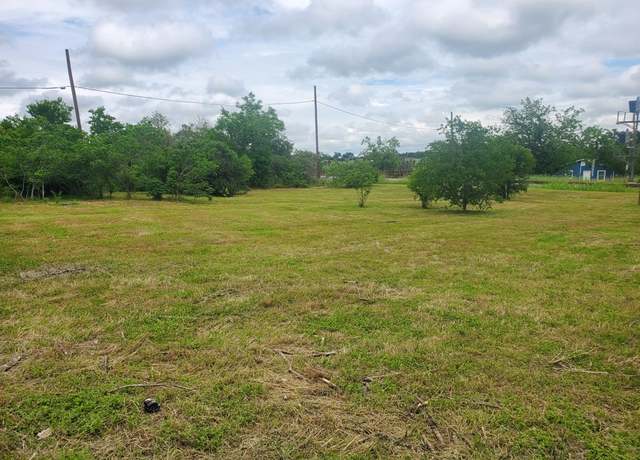 Property at 606 E 4th St, Taylor, TX 76574