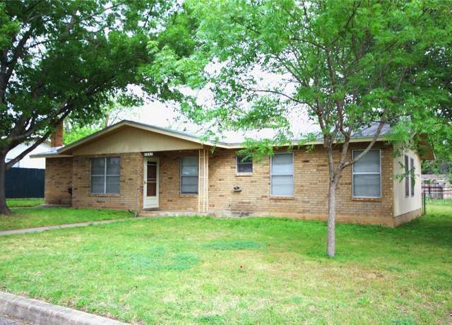 Property at 809 Edison St N, Fredericksburg, TX 78624, 3 beds, 1.5 baths