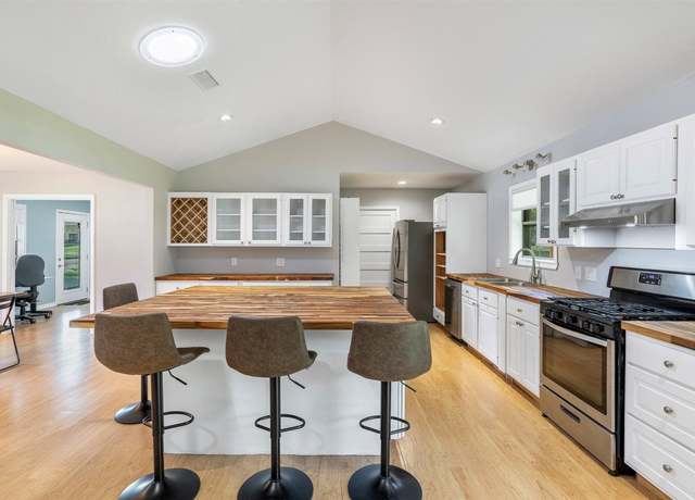 Property at 420 Hale St, Lexington, TX 78947, 3 beds, 2.5 baths