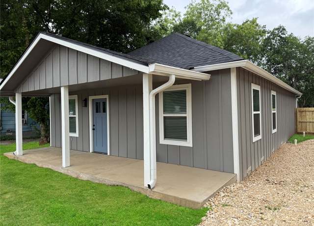 Property at 309 N Rockdale St, Lexington, TX 78947, 3 beds, 2 baths