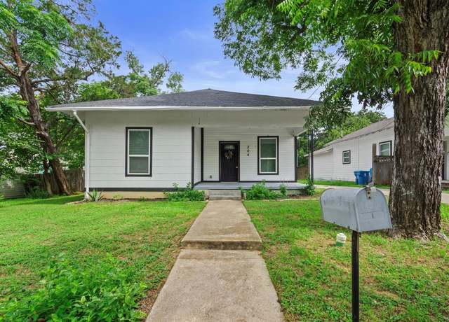 Property at 204 E Brenham St, Elgin, TX 78621, 2 beds, 2 baths