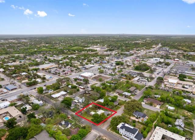 Property at 208 W 5th St, Lampasas, TX 76550, 4 beds, 3 baths